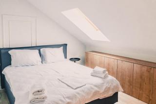 Modern One-Bedroom Apartment with Balcony - Cometei Residence - 8