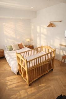 홍대 햇살 가득한 집 프라이빗 단독층 35평 방4,욕실2,거실2,최대10인,단체,가족,승강기,주차,짐 보관 - 9