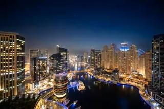 Vogue Vacation Homes, Marina JW Marriott with Direct Access to Marina Mall, Studio Apartment with Balcony and Marina Skyline View, Access to all Amenities - 5