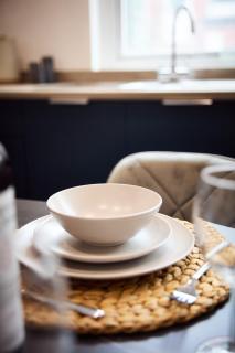 Central 6BR House Contractors Coporate Insurance monthly stays - 5