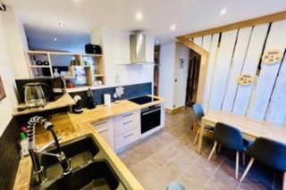 Spacious house with terrace near the lake - 4