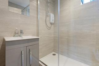 Stylish Bakewell apartment -walk to cafes and river - 3