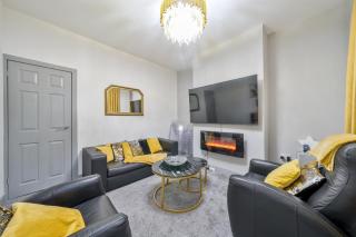 Contractor-friendly Home in Stoke with Free Parking - 9