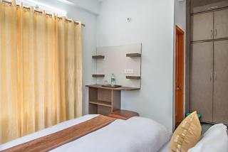 Exotic Stays Kasauli I The Himalayan Heights I Best Seller Of The Year I Family Groups I Balcony Toy Train View I Serviced Apartments I Kasauli - 3