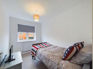 Westbury Getaway - Large 3 Bedroom House - 7
