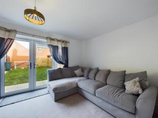Westbury Getaway - Large 3 Bedroom House - 9