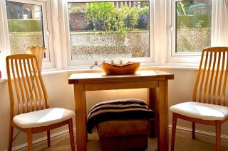 5 Guests - 2 Bedrooms - Free Parking - 1min Beach - 9