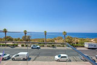 Exquisite Seafront Getaway - 7