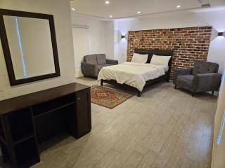 Entire Apartment by 12th Avenue - 6