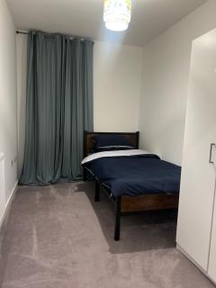 Modern 3 Bedroom House in Hornchurch - 6