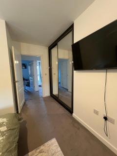 Modern 3 Bedroom House in Hornchurch - 4