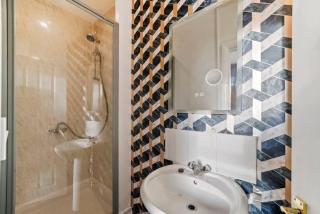 Spacious 5-Bed Canterbury Retreat - Sleeps 14 - 4 Baths - 1