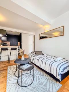 Saint Nico Captain 5 min to Port, Train Station & - 5