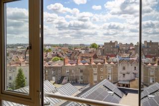 Apartment with Cityscape Views & Private Parking - 8