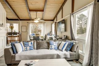 Family Home with Lake of the Woods Community Perks! - 5