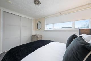 2BR Sleeps 6 with Parking Near Linlithgow Palace - 6
