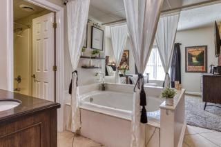 2 King BRs Balcony Resort Amenities Free Tix - 1