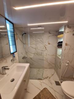 Charming 2-Bedroom Apartment in Hamra, Beirut - 7