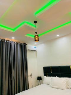 Castle luxury shortlet - 6