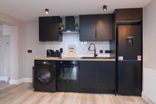 Modern Galway Apartment Sleeps 4 with Walk to City & Parking - 4
