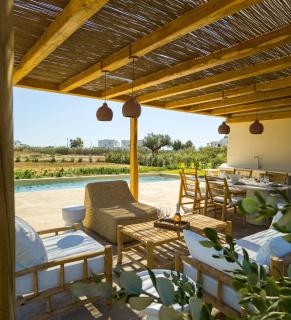 Nour, Modern High-Ceiling Retreat with Pool in Plaka Naxos - 5