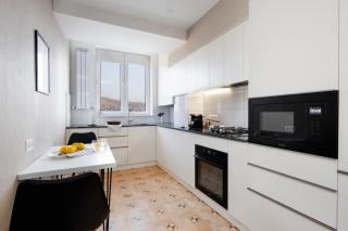 hotelise I Sunlit Apartment - 9