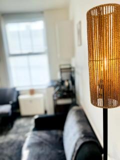 Comfy Suffolk Base with Parking & Fast WiFi - 6