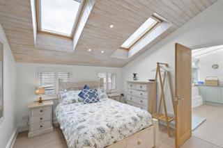 Modern Townhouse with Private Parking Dartmouth - 9