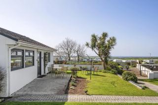 Beach House & Garden in St Merryn Private Parking - 6