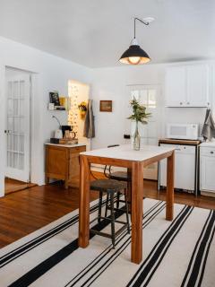 The Swiss Hill Farmhouse - 5 Bedrooms w Hot Tub - 6