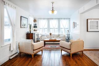 The Swiss Hill Farmhouse - 5 Bedrooms w Hot Tub - 8