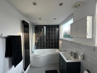 Luxury 3 bed cottage with Sauna, Chobham, sleeps 6 - 8