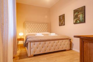 Read Host Profile # Beige - 3