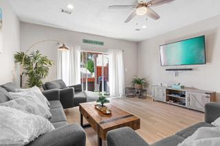 5 Min Walk to Beach, Pool, Loaded Game Room ! - 7