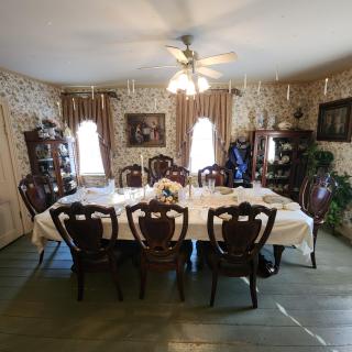 Angeline's Room at The Historic Eureka Inn and Event Center - 9