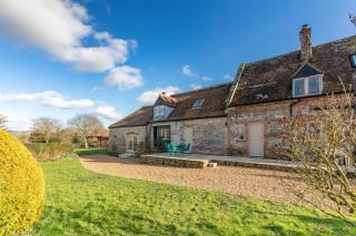 Beautiful Cottage with Large Garden & Parking - 3