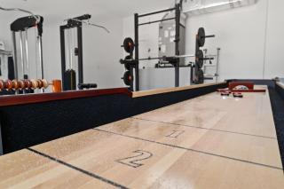 Peacock Palace Brand New Heated and Chilled Pool Golf Gym - 7