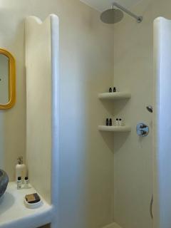 Nour, Modern High-Ceiling Retreat with Pool in Plaka Naxos - 1