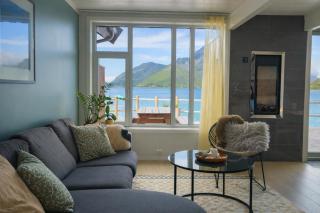 Modern seafront cabin with sauna 8 mins to Leknes - 1