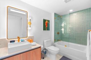 Luxury Bayfront Condo - Downtown Location - 3