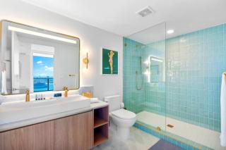 Luxury Bayfront Condo - Downtown Location - 2