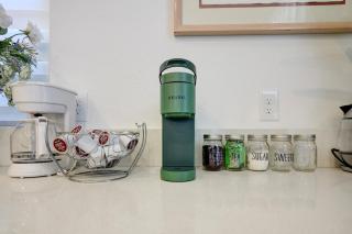 Spacious 6BR 8Beds Vacation Home Near Strip - 2