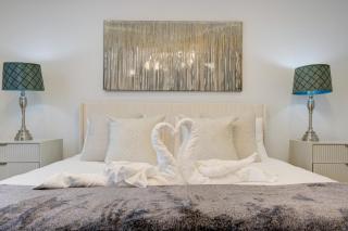 Spacious 6BR 8Beds Vacation Home Near Strip - 1