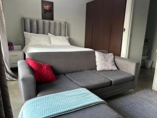 HallMark House 606 - 7