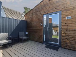 The Cabin - Private Car Park with CCTV - Fast WiFi - Peaceful Retreat with Views for Business or Couples - 1