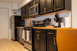 Trendy 2BR Retreat Near H St & Metro Access - 5