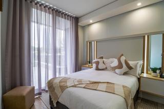 Waterfall Ellipse-4014 Opulent Apartment - 0