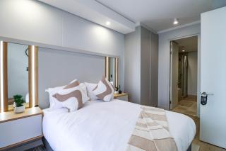 Waterfall Ellipse-4014 Opulent Apartment - 3