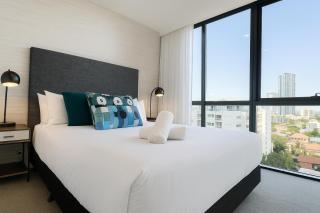 Luxury Sky Retreat Southport - 6