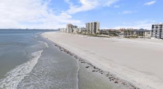 Mariner's Boathouse and Beach Resort by CoolVacay - 8